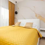 Beautiful & Spacious With Gym And Terrace By Renters Prestige Apartment *