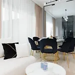 Apartment Beautiful & Spacious With Gym And Terrace By Renters Prestige Warschau