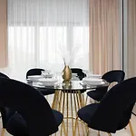 Apartment Beautiful & Spacious With Gym And Terrace By Renters Prestige