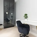 Beautiful & Spacious With Gym And Terrace By Renters Prestige Apartment Warschau