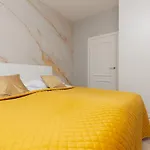 Beautiful & Spacious With Gym And Terrace By Renters Prestige Apartmán *