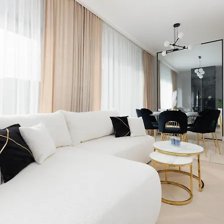 Beautiful & Spacious With Gym And Terrace By Renters Prestige *