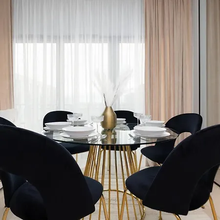 Apartment Beautiful & Spacious With Gym And Terrace By Renters Prestige