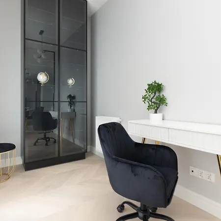 Beautiful & Spacious With Gym And Terrace By Renters Prestige Apartment Warsaw