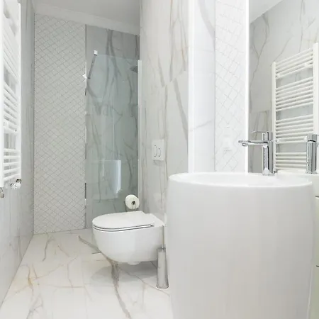 Beautiful & Spacious With Gym And Terrace By Renters Prestige Warsaw