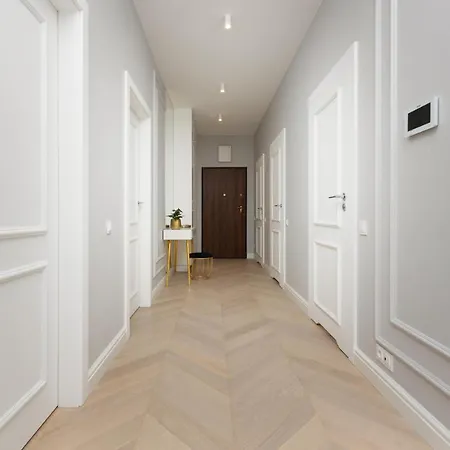 Lägenhet Beautiful & Spacious With Gym And Terrace By Renters Prestige *